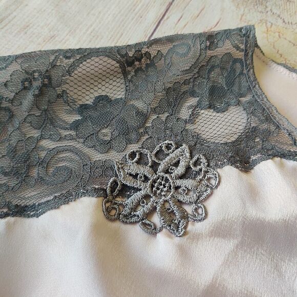 Vintage Val Mode Lingerie V-neck satin lace nightie sz S - Picture 5 of 8